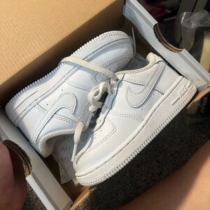 White Air Force 1s ( 8C)